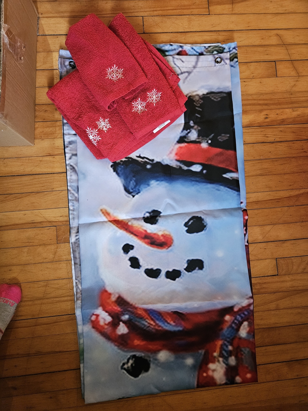 Festive Snowman Shower Curtain with Red Snowflake Towels - Home Party Supplies